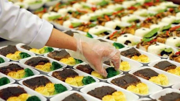 خدمات طبخ و توزیع غذا